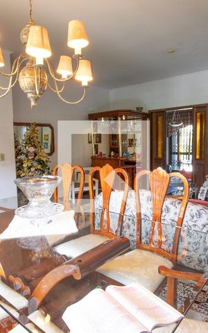 Casa à venda com 310m², 3 quartos e 4 vagasSala