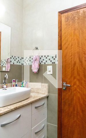 Casa à venda com 250m², 3 quartos e 3 vagas Casa à venda com 250m², 3 quartos e 3 vagasBanheiro Corredor