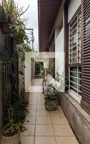 Casa à venda com 280m², 2 quartos e 5 vagas Casa à venda com 280m², 2 quartos e 5 vagasQuintal