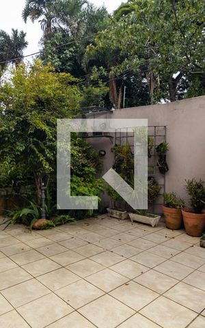 Casa à venda com 280m², 2 quartos e 5 vagas Casa à venda com 280m², 2 quartos e 5 vagasQuintal