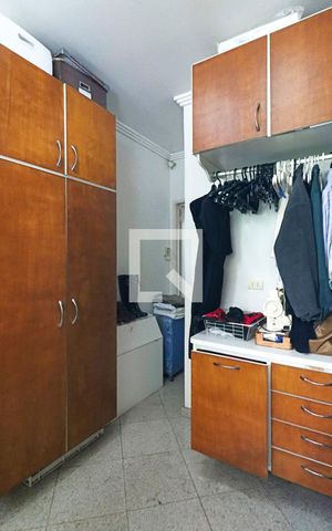 Casa à venda com 280m², 2 quartos e 5 vagas Casa à venda com 280m², 2 quartos e 5 vagasÁrea de serviço