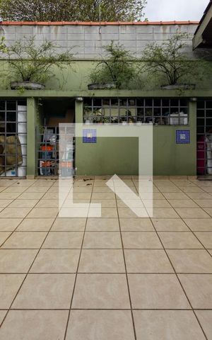 Casa à venda com 280m², 2 quartos e 5 vagas Casa à venda com 280m², 2 quartos e 5 vagasGaragem