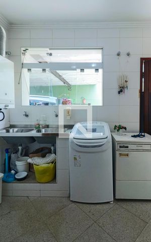 Casa à venda com 280m², 2 quartos e 5 vagas Casa à venda com 280m², 2 quartos e 5 vagasÁrea de serviço