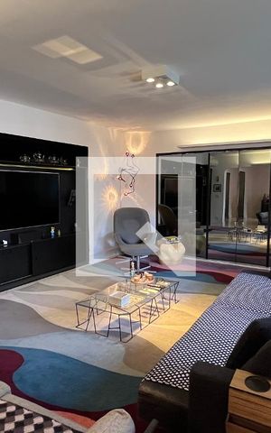 Apartamento à venda com 204m², 3 quartos e 1 vaga Apartamento à venda com 204m², 3 quartos e 1 vagaSala de TV