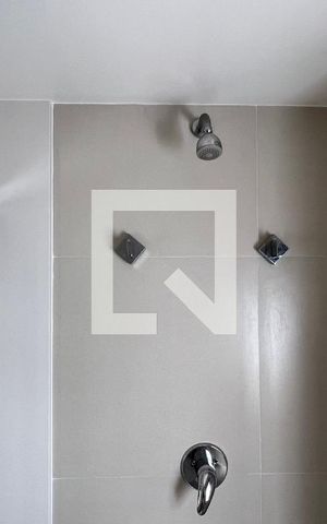 Apartamento à venda com 204m², 3 quartos e 1 vaga Apartamento à venda com 204m², 3 quartos e 1 vagaBanheiro da Suíte 2