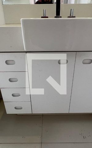 Apartamento à venda com 204m², 3 quartos e 1 vaga Apartamento à venda com 204m², 3 quartos e 1 vagaBanheiro da Suíte 1