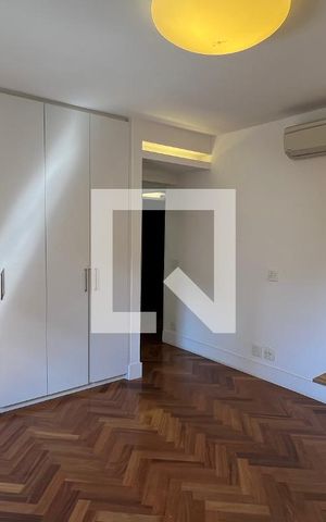 Apartamento à venda com 204m², 3 quartos e 1 vaga Apartamento à venda com 204m², 3 quartos e 1 vagaSuite 2