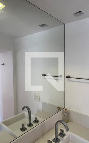 Apartamento à venda com 204m², 3 quartos e 1 vaga Apartamento à venda com 204m², 3 quartos e 1 vagaBanheiro da Suíte 1