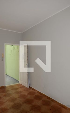 Casa à venda com 40m², 1 quarto e sem vagaSala