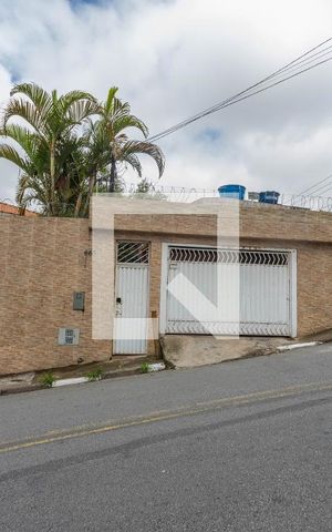 Casa à venda com 303m², 3 quartos e 4 vagas Casa à venda com 303m², 3 quartos e 4 vagasFachada
