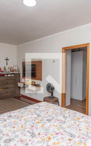 Casa à venda com 303m², 3 quartos e 4 vagas Casa à venda com 303m², 3 quartos e 4 vagasQuarto 3 - suíte