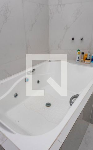 Casa à venda com 303m², 3 quartos e 4 vagas Casa à venda com 303m², 3 quartos e 4 vagasBanheiro da suíte 3