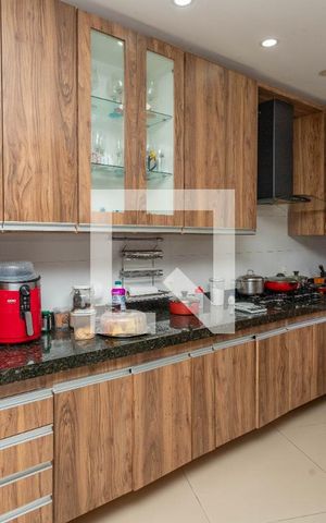 Casa à venda com 303m², 3 quartos e 4 vagas Casa à venda com 303m², 3 quartos e 4 vagasCozinha