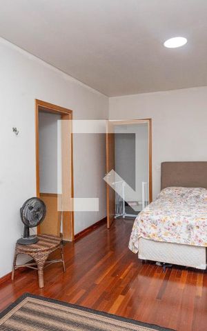 Casa à venda com 303m², 3 quartos e 4 vagas Casa à venda com 303m², 3 quartos e 4 vagasQuarto 3 - suíte