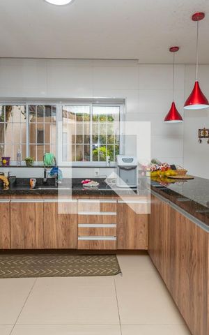 Casa à venda com 303m², 3 quartos e 4 vagas Casa à venda com 303m², 3 quartos e 4 vagasCozinha