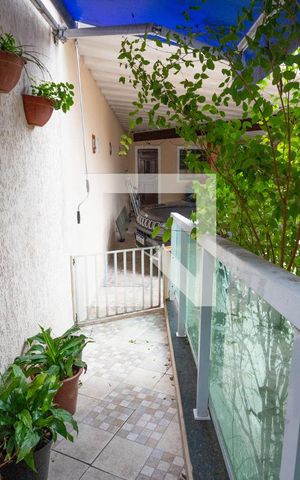 Casa à venda com 303m², 3 quartos e 4 vagas Casa à venda com 303m², 3 quartos e 4 vagasPassagem para garagem
