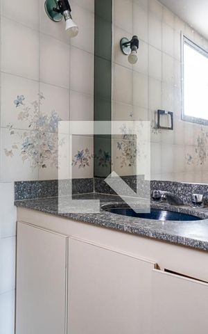 Apartamento à venda com 304m², 4 quartos e 2 vagas Apartamento à venda com 304m², 4 quartos e 2 vagasBanheiro da Suíte 2