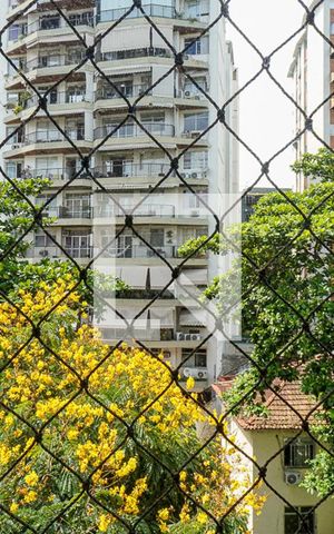 Apartamento à venda com 304m², 4 quartos e 2 vagas Apartamento à venda com 304m², 4 quartos e 2 vagasVista da suite 2