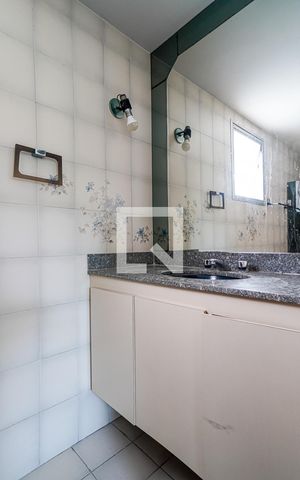 Apartamento à venda com 304m², 4 quartos e 2 vagas Apartamento à venda com 304m², 4 quartos e 2 vagasBanheiro da Suíte 2
