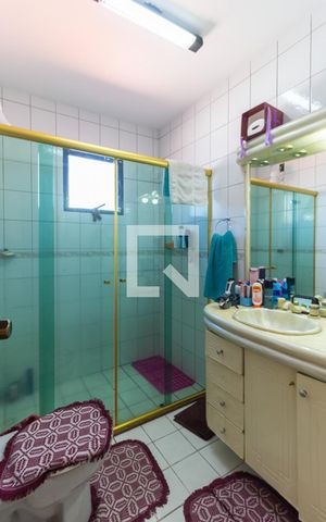Casa de condomínio à venda com 160m², 4 quartos e 2 vagas Casa de condomínio à venda com 160m², 4 quartos e 2 vagasSuíte Banheiro