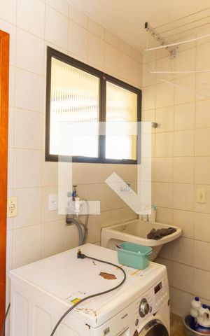 Casa de condomínio à venda com 160m², 4 quartos e 2 vagas Casa de condomínio à venda com 160m², 4 quartos e 2 vagasLavanderia