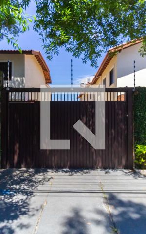 Casa de condomínio à venda com 160m², 4 quartos e 2 vagas Casa de condomínio à venda com 160m², 4 quartos e 2 vagasEntrada