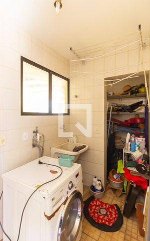 Casa de condomínio à venda com 160m², 4 quartos e 2 vagas Casa de condomínio à venda com 160m², 4 quartos e 2 vagasÁrea de Serviço