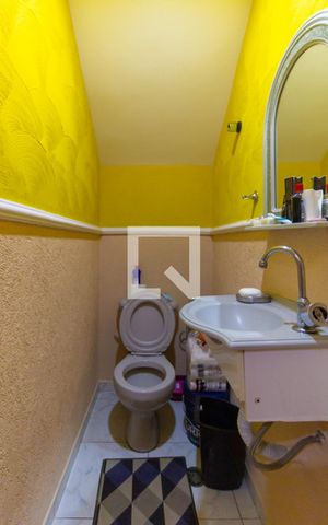 Casa de condomínio à venda com 160m², 4 quartos e 2 vagas Casa de condomínio à venda com 160m², 4 quartos e 2 vagasLavabo
