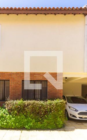 Casa de condomínio à venda com 160m², 4 quartos e 2 vagas Casa de condomínio à venda com 160m², 4 quartos e 2 vagasFachada