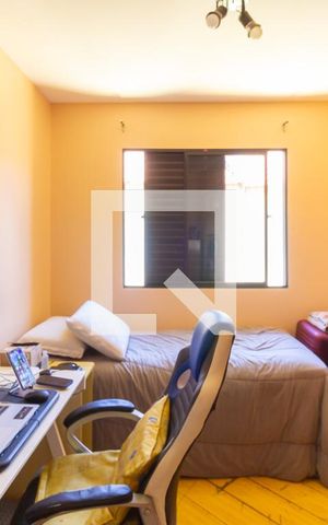 Casa de condomínio à venda com 160m², 4 quartos e 2 vagas Casa de condomínio à venda com 160m², 4 quartos e 2 vagasQuarto 4