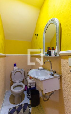 Casa de condomínio à venda com 160m², 4 quartos e 2 vagas Casa de condomínio à venda com 160m², 4 quartos e 2 vagasLavabo