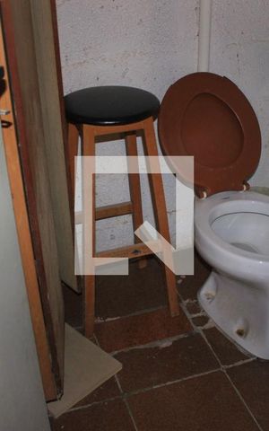 Casa à venda com 260m², 5 quartos e 3 vagasEspaço oficina independente - Banheiro