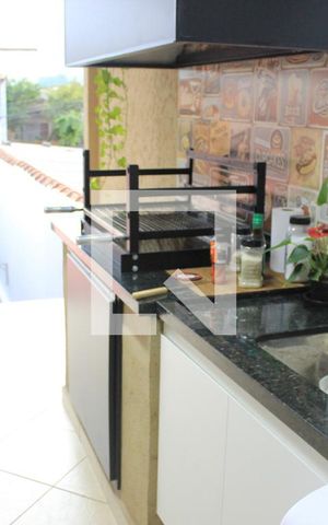 Casa à venda com 260m², 5 quartos e 3 vagasLavanderia