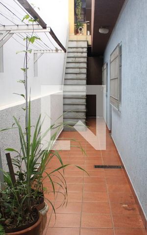 Casa à venda com 260m², 5 quartos e 3 vagasCorredor do quintal