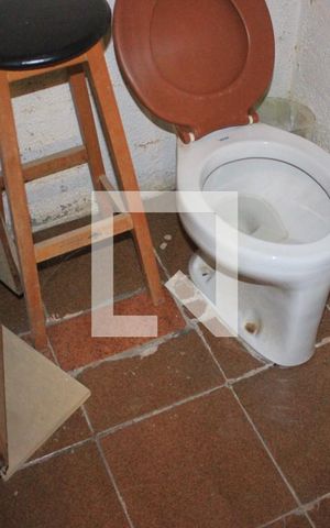 Casa à venda com 260m², 5 quartos e 3 vagasEspaço oficina independente - Banheiro