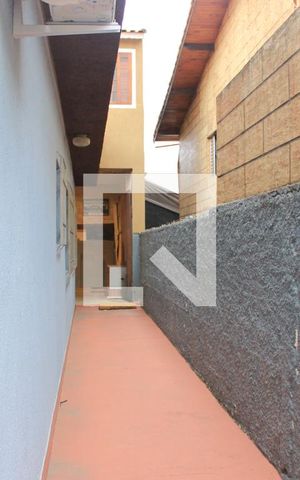 Casa à venda com 260m², 5 quartos e 3 vagasCorredor do quintal