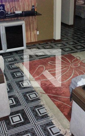 Casa à venda com 260m², 5 quartos e 3 vagasSala