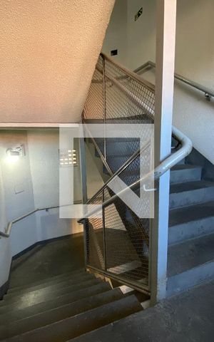 Apartamento à venda com 55m², 3 quartos e 1 vaga Apartamento à venda com 55m², 3 quartos e 1 vagaEscada