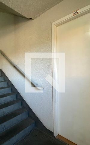 Apartamento à venda com 55m², 3 quartos e 1 vaga Apartamento à venda com 55m², 3 quartos e 1 vagaEscada