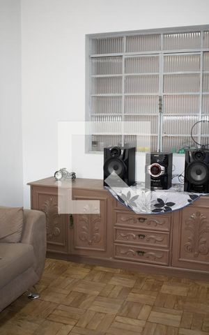 Casa à venda com 140m², 2 quartos e 3 vagasSala