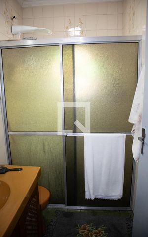 Casa à venda com 140m², 2 quartos e 3 vagasBanheiro do Quarto 1