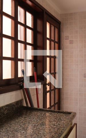 Casa para alugar com 220m², 5 quartos e 2 vagasCozinha casa 1