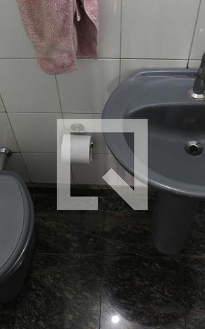 Casa para alugar com 220m², 5 quartos e 2 vagasLavabo casa 1