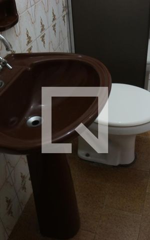 Casa para alugar com 220m², 5 quartos e 2 vagasBanheiro 1 casa 2