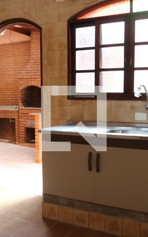 Casa para alugar com 220m², 5 quartos e 2 vagasCozinha casa 2