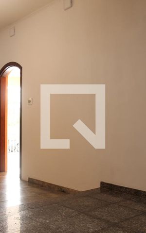 Casa para alugar com 220m², 5 quartos e 2 vagasSala  casa 1