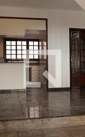 Casa para alugar com 220m², 5 quartos e 2 vagasSala  casa 1