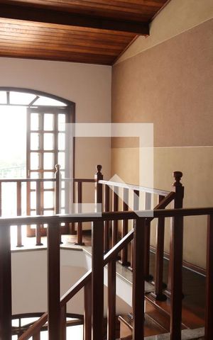 Casa para alugar com 220m², 5 quartos e 2 vagasParte superior casa 1
