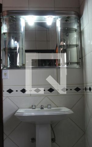 Casa para alugar com 220m², 5 quartos e 2 vagasBanheiro 1 casa 1