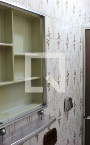 Casa para alugar com 220m², 5 quartos e 2 vagasBanheiro 1 casa 2